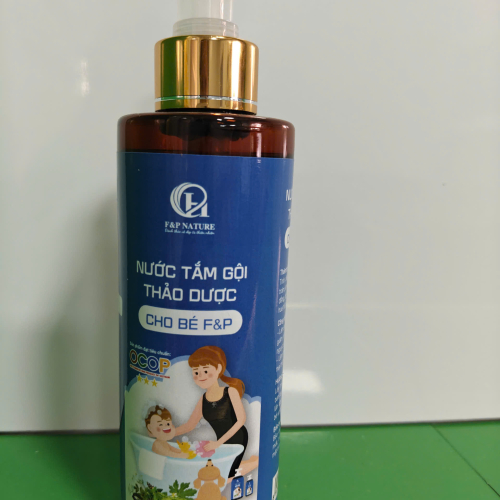 Nước tắm bé thảo dược dạng cô đặc F&P 300ml